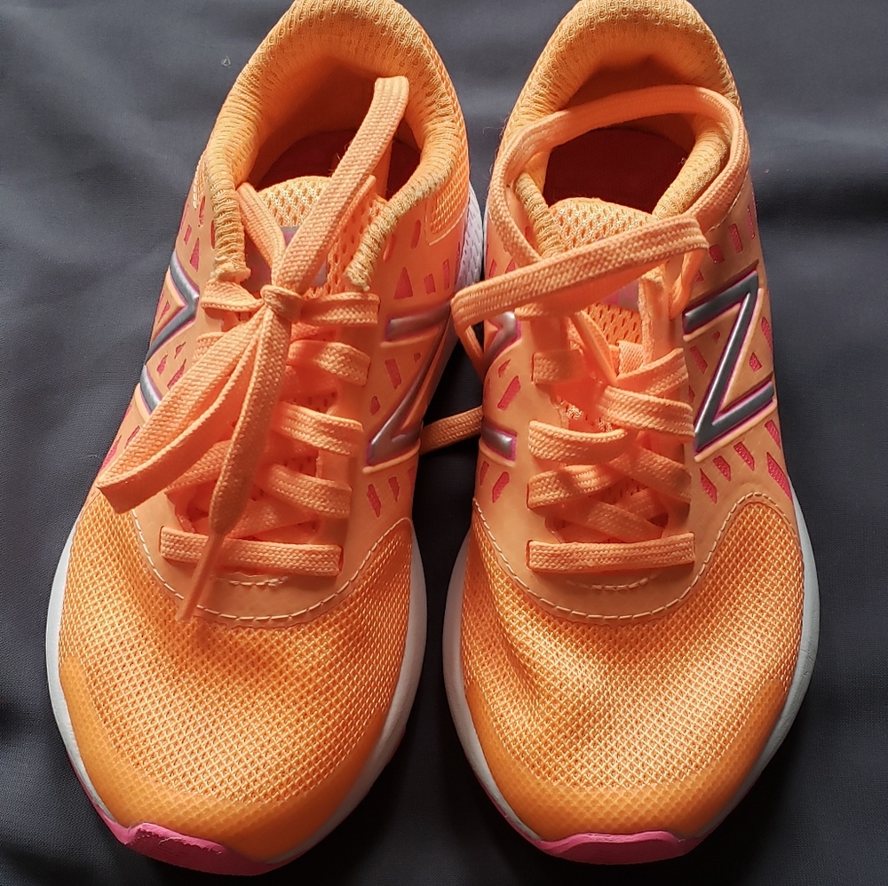 Athletic shoes